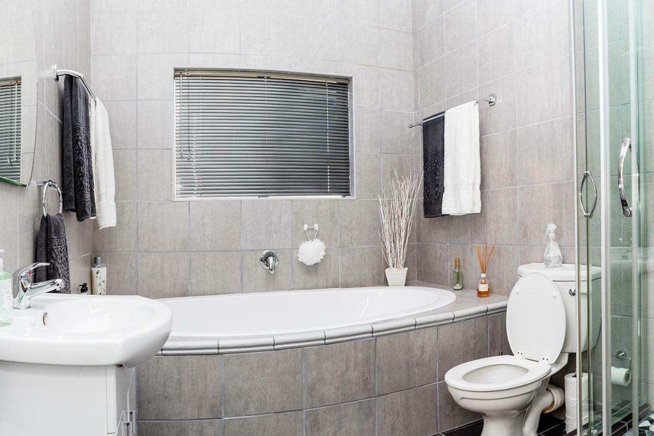 Settle Inn Self Catering Accommodation Colchester Ngoại thất bức ảnh