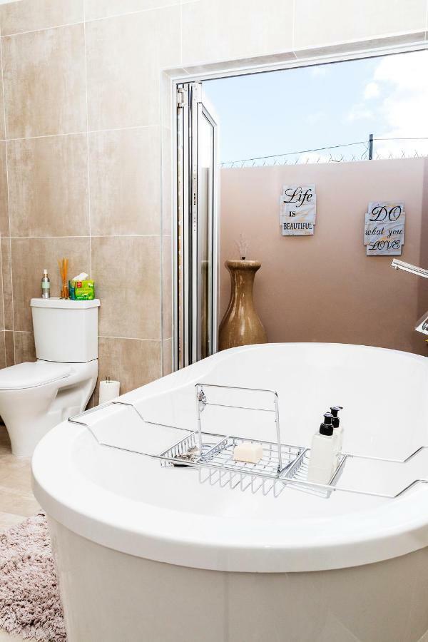 Settle Inn Self Catering Accommodation Colchester Ngoại thất bức ảnh